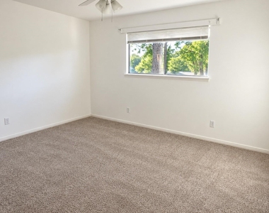 8218 Oak Moss Drive - Photo Thumbnail 13