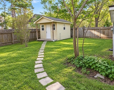 8218 Oak Moss Drive - Photo Thumbnail 21