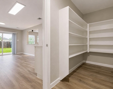 9506 Lasbury Drive - Photo Thumbnail 7