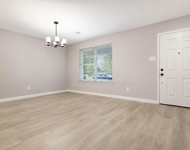 9506 Lasbury Drive - Photo Thumbnail 2