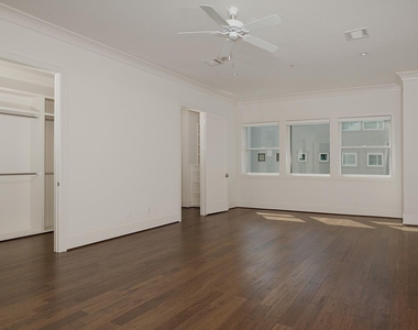 2503 Lake Front Circle - Photo Thumbnail 18