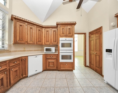 10503 Great Plains Lane - Photo Thumbnail 14