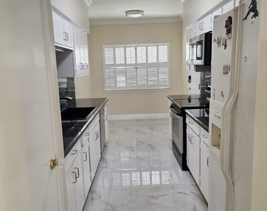 2323 Augusta Drive - Photo Thumbnail 4