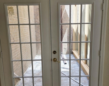 2323 Augusta Drive - Photo Thumbnail 3
