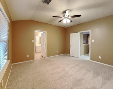 6220 Stoney Creek Drive - Photo Thumbnail 8