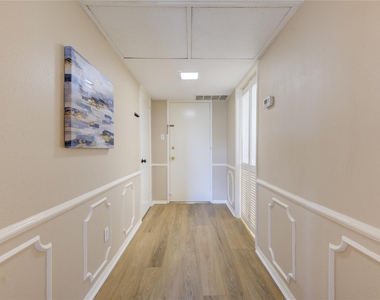 351 N Post Oak Lane - Photo Thumbnail 3