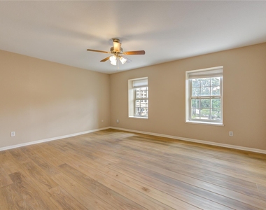 351 N Post Oak Lane - Photo Thumbnail 12