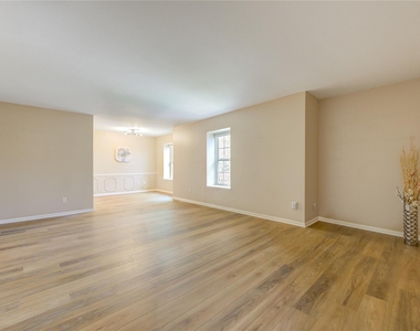 351 N Post Oak Lane - Photo Thumbnail 5