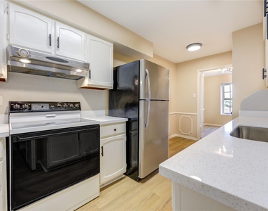 351 N Post Oak Lane - Photo Thumbnail 10