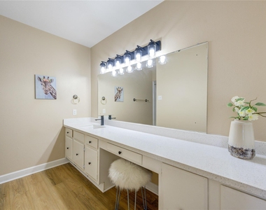 351 N Post Oak Lane - Photo Thumbnail 16