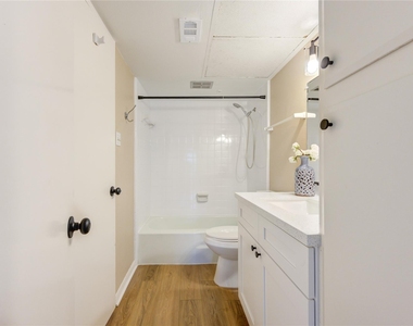 351 N Post Oak Lane - Photo Thumbnail 22