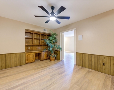 351 N Post Oak Lane - Photo Thumbnail 11