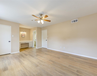 351 N Post Oak Lane - Photo Thumbnail 14