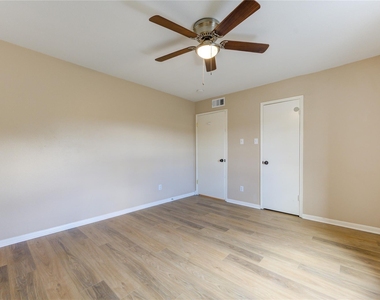 351 N Post Oak Lane - Photo Thumbnail 19