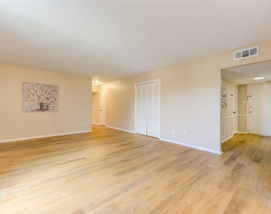 351 N Post Oak Lane - Photo Thumbnail 6