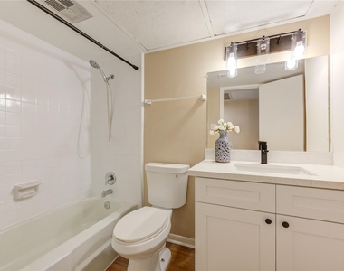 351 N Post Oak Lane - Photo Thumbnail 23