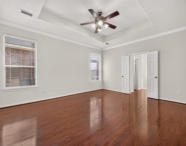 10802 Warner Hollow Court - Photo Thumbnail 16