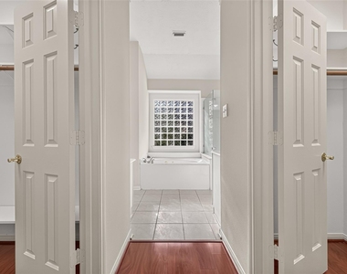 10802 Warner Hollow Court - Photo Thumbnail 18