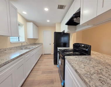 618 S Frazier Street - Photo Thumbnail 3