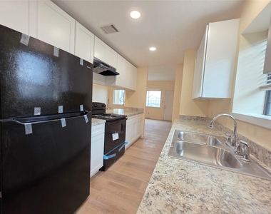 618 S Frazier Street - Photo Thumbnail 4