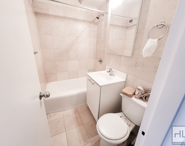 East 79th Street - Photo Thumbnail 4