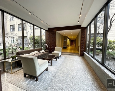 East 49 Street - Photo Thumbnail 4