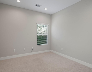 814 Thornton Road - Photo Thumbnail 6