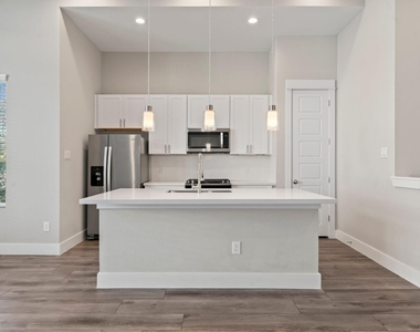 814 Thornton Road - Photo Thumbnail 2