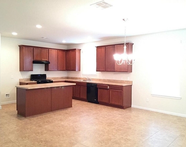 1103 Messina Lane - Photo Thumbnail 4