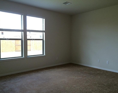 1103 Messina Lane - Photo Thumbnail 8