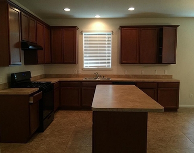 1103 Messina Lane - Photo Thumbnail 5