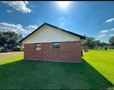 732 Meadow Lane - Photo Thumbnail 3