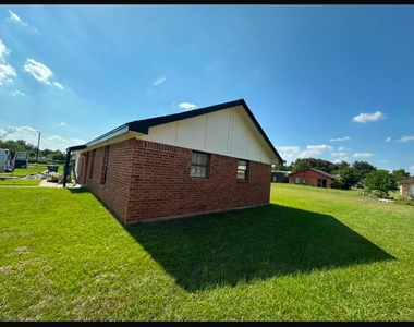 732 Meadow Lane - Photo Thumbnail 2