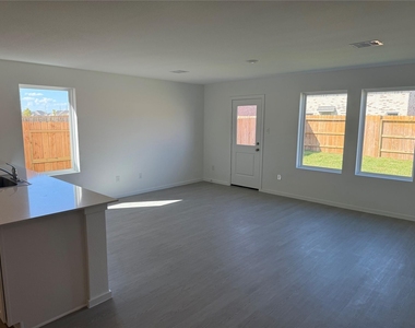 2527 Night Emerald Drive - Photo Thumbnail 11