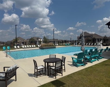 2527 Night Emerald Drive - Photo Thumbnail 2