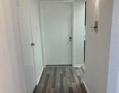 2814 S Bartell Drive - Photo Thumbnail 1