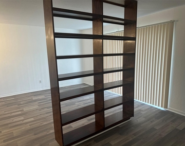 2814 S Bartell Drive - Photo Thumbnail 3