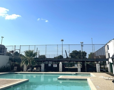 2814 S Bartell Drive - Photo Thumbnail 7