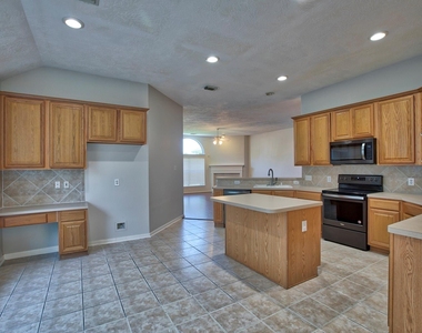 6715 Village Bridge Drive - Photo Thumbnail 8