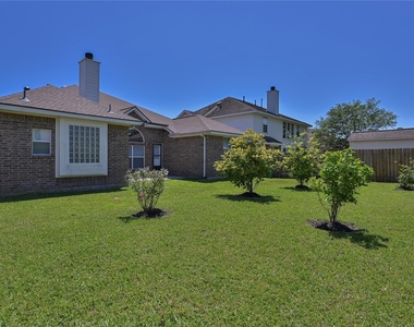 6715 Village Bridge Drive - Photo Thumbnail 18