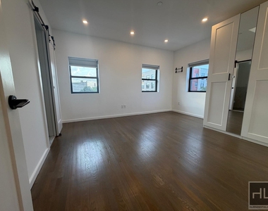 Steinway Street - Photo Thumbnail 6