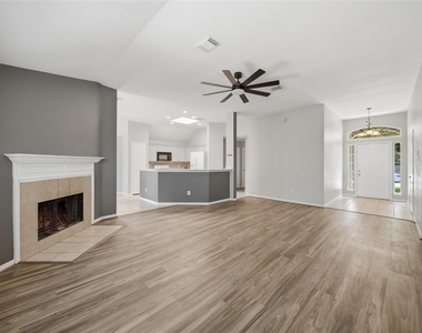 1607 Sandy Park Drive - Photo Thumbnail 2