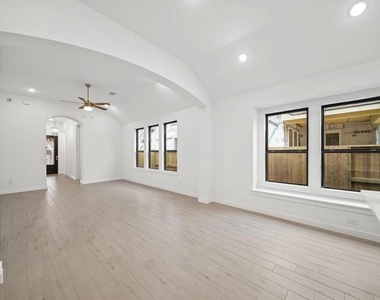 4142 Kinsey Street - Photo Thumbnail 6