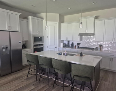 809 Coronado Terrace Ln - Photo Thumbnail 7