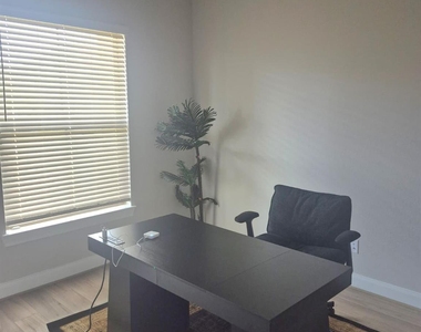 809 Coronado Terrace Ln - Photo Thumbnail 3