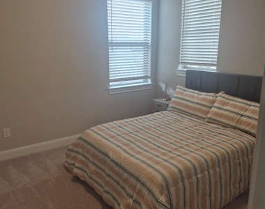 809 Coronado Terrace Ln - Photo Thumbnail 16