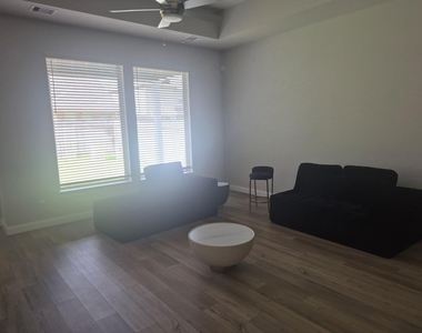 809 Coronado Terrace Ln - Photo Thumbnail 6