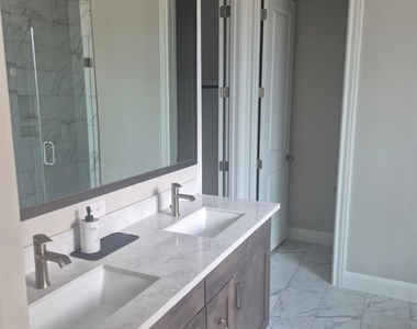 809 Coronado Terrace Ln - Photo Thumbnail 12
