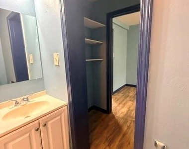 5006 Avenue M - Photo Thumbnail 4