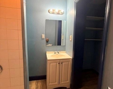 5006 Avenue M - Photo Thumbnail 5